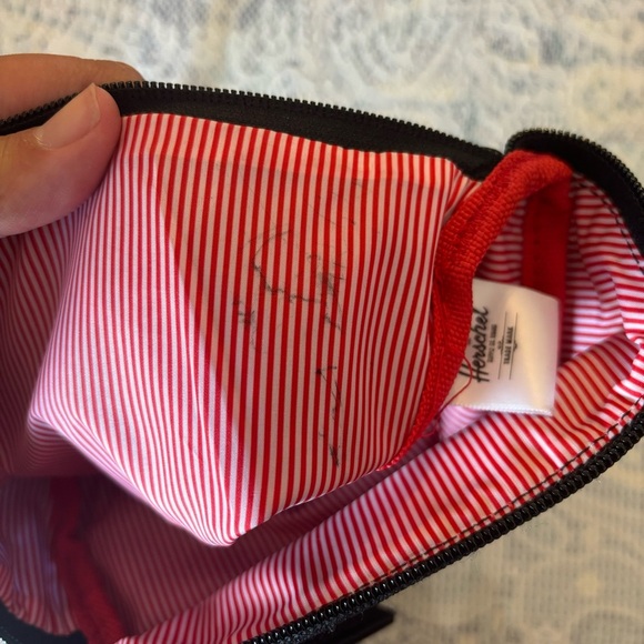 Herschel Supply Company rainbow hip pack/cross body bag. Preowned condition. - Picture 7 of 7